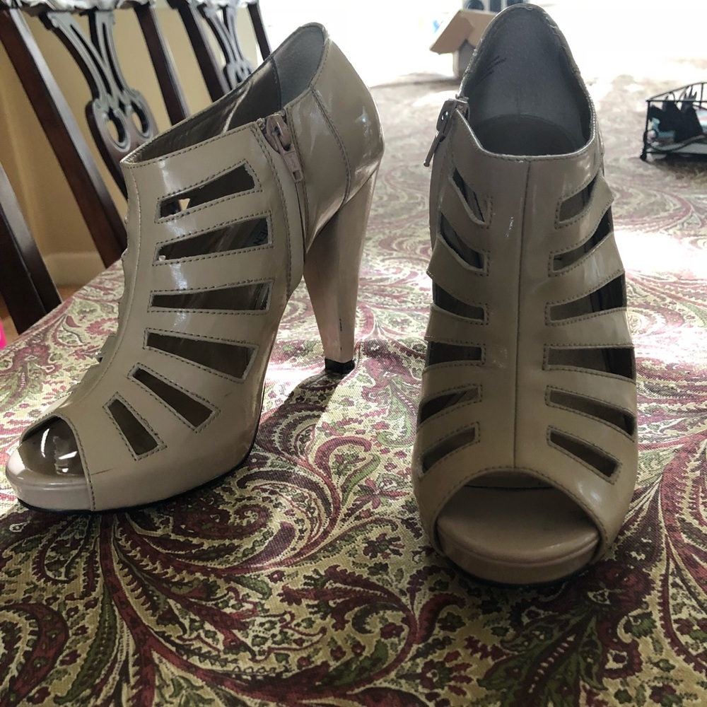 Steve Madden nude heels